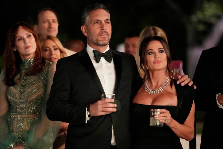 THE REAL HOUSEWIVES OF BEVERLY HILLS, "Not My Sister’s Keeper," Episode 1221. Pictured: (l-r) ...